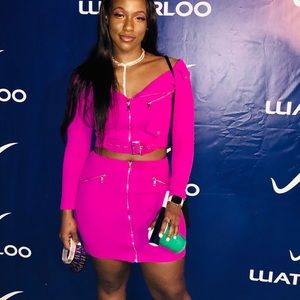 Sexy 2 piece fuschia matching suit 💋💕